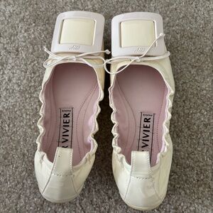 Roger Vivier Beige Patent Leather Ballet Flats EU 36 Made Italy